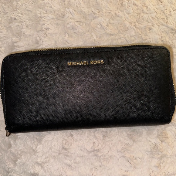 Michael Kors Leather Continental Wristlet - Picture 1 of 3